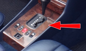 Wurzelholz-Blende Automatik-Kulisse Mercedes SL R107 MOPF